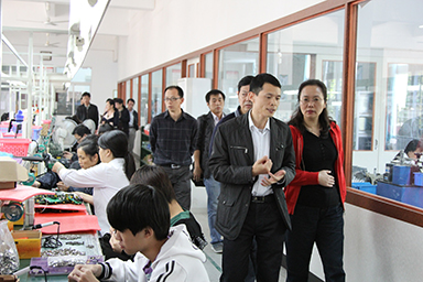 福建省委統(tǒng)戰(zhàn)部副部長(zhǎng)、省工商聯(lián)黨組書記王玲視察虹潤(rùn)公司