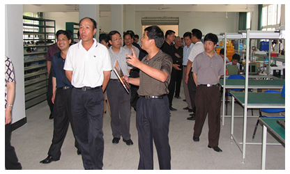 福建省委常委、政法委書(shū)記徐謙一行視察虹潤(rùn)公司