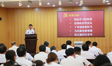 福建省人大黨組書記、副主任張廣敏在虹潤會議室上黨課